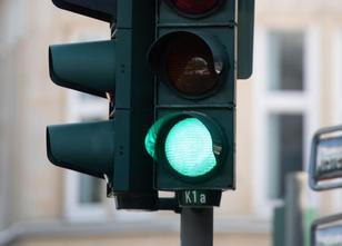 Weil ein 18-jähriger Fahranfänger seine Freunde beeindrucken wollte, hat er... weiterlesen
