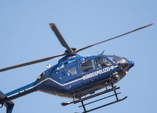 Die Besatzung eines Polizeihubschraubers ist bei einem Flug über Salzgitter... weiterlesen