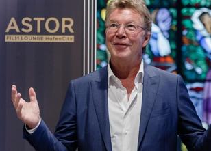 Der Kinogründer Joachim Flebbe (67) baut seine kleine Kette Astor Film Loun... weiterlesen
