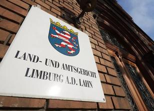 Knapp fünf Jahre nach dem gewaltsamen Tod von zwei Menschen am Frankfurter ... weiterlesen