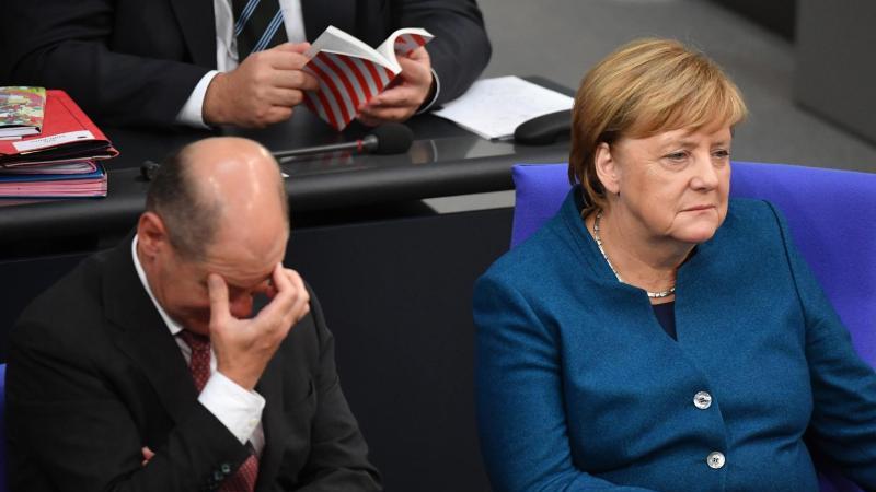 Große Koalition im Rekord-Umfragetief - Grüne auf Höhenflug Scholz und Merkel Bundestag