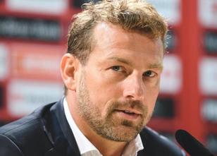 Der neue VfB-Trainer Markus Weinzierl hält die Schnelllebigkeit im Trainer-... weiterlesen