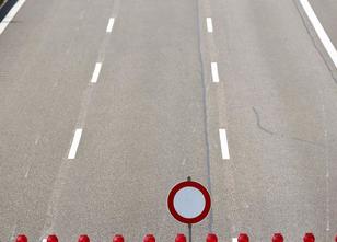 Die Autobahn 8 ist nach einem Lkw-Unfall zwischen den Abfahrten Möhringen u... weiterlesen