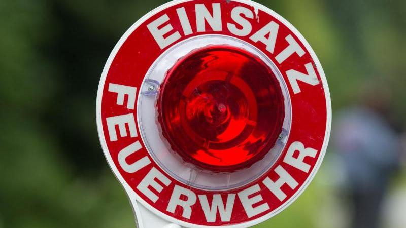 Stall und Garage eines Bauernhofes brennen ab: Hoher Schaden Feuerwehrkelle