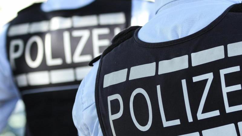 Betrunkener Randalierer verletzt Polizistin Polizisten