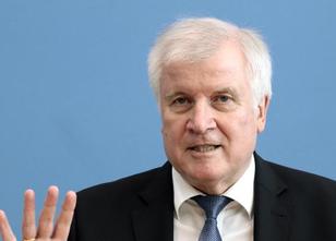 Erstmals nach der CSU-Landtagswahlpleite hat Parteichef Horst Seehofer eine... weiterlesen