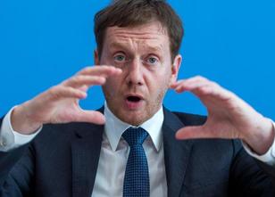 Sachsens Ministerpräsident Michael Kretschmer (CDU) hat zu einem respektvol... weiterlesen
