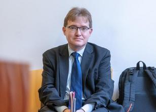 Er stieß die Ermittlungen gegen den Regensburger Oberbürgermeister Joachim ... weiterlesen