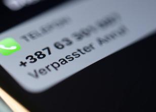 Falsche Polizeibeamte haben in Stuttgart eine 89 Jahre alte Frau um Bargeld... weiterlesen