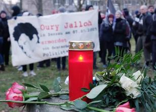 Der Feuertod des Asylbewerbers Oury Jalloh in einer Dessauer Polizeizelle b... weiterlesen