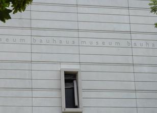 Das Gründungsjubiläum der in Weimar entstandenen Kunst- und Architekturschu... weiterlesen