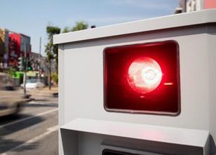9,18 Millionen Euro haben stationäre Blitzer nach Angaben des Einwohnerzent... weiterlesen