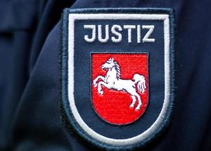 Wegen versuchten heimtückischen Mordes und gefährlicher Körperverletzung ha... weiterlesen