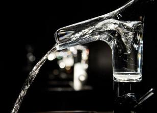 Das Trinkwasser eines Polizeireviers in Berlin-Lichterfelde wird auf Verunr... weiterlesen