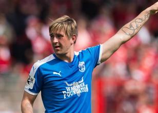 Fußball-Drittligist FC Carl Zeiss Jena hat Mittelfeldspieler Kevin Pannewit... weiterlesen
