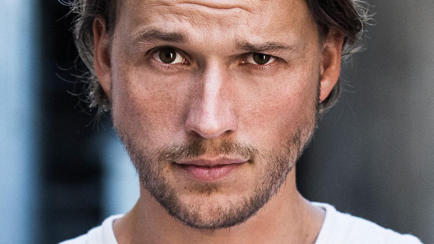 AWZ: Christopher Kohn spielt als Finn Albrecht bei "Alles was zählt" mit AWZ-Star Christopher Kohn