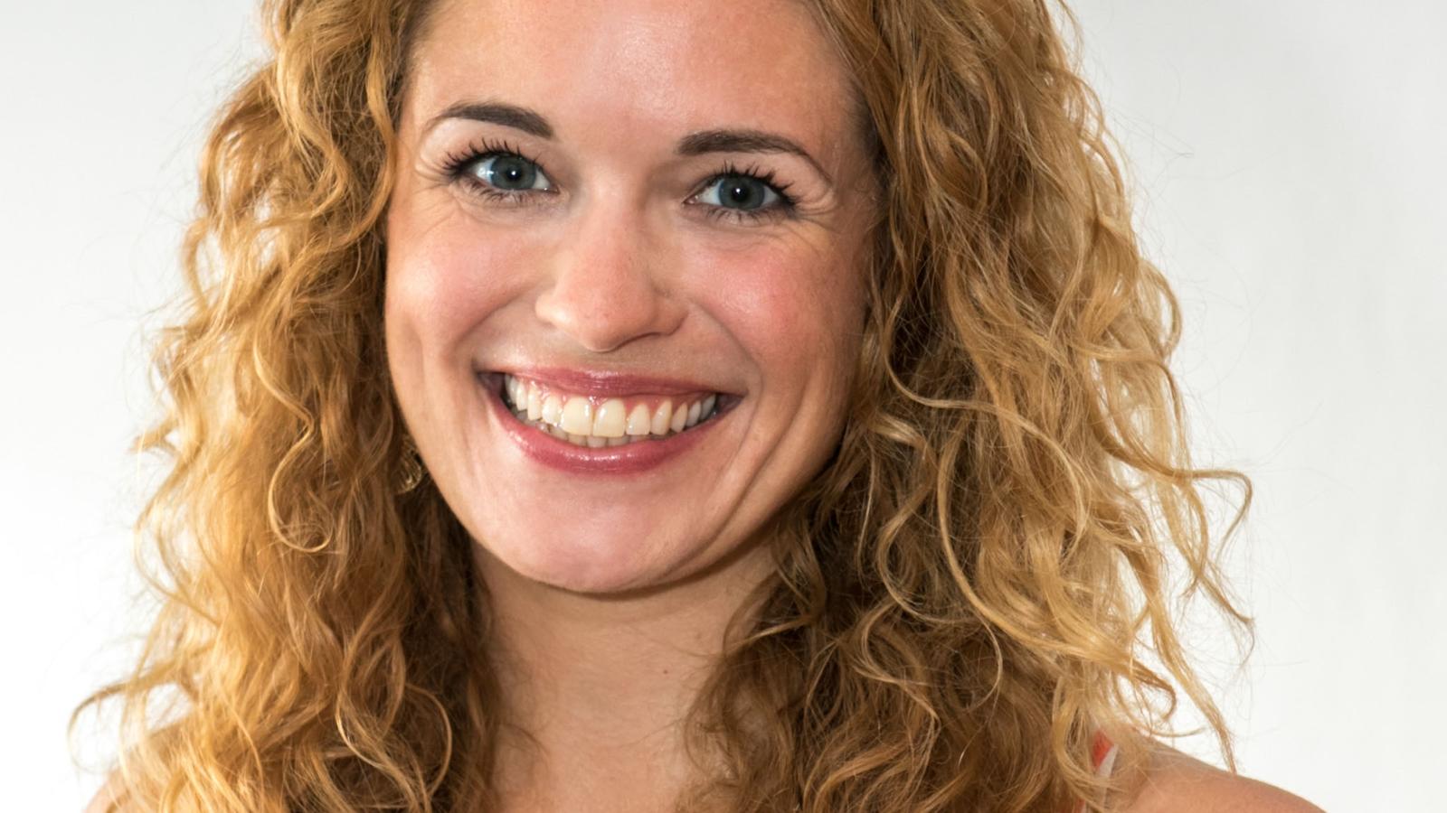 AWZ: Madeleine Krakor spielt Steffi König Madeleine Krakor spielt "Steffi König"