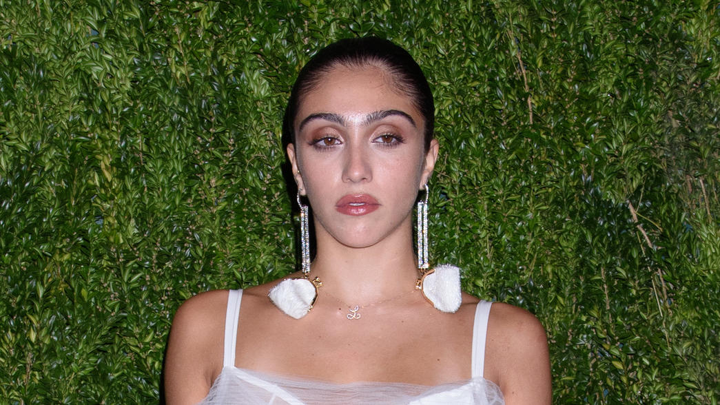 Rebellion auf dem Red Carpet: Lourdes Leon posiert mit Achselhaaren und Nippel-Blitzer CFDA / Vogue Fashion Fund 15th Anniversary EventBrooklyn Navy Yard, NYPictured: Lourdes LeonRef: SPL5039659 051118 NON-EXCLUSIVEPicture by: Janet Mayer / SplashNews.comSplash News and PicturesLos Angeles: 310-821-2666New York: 212-619-2666London: 020