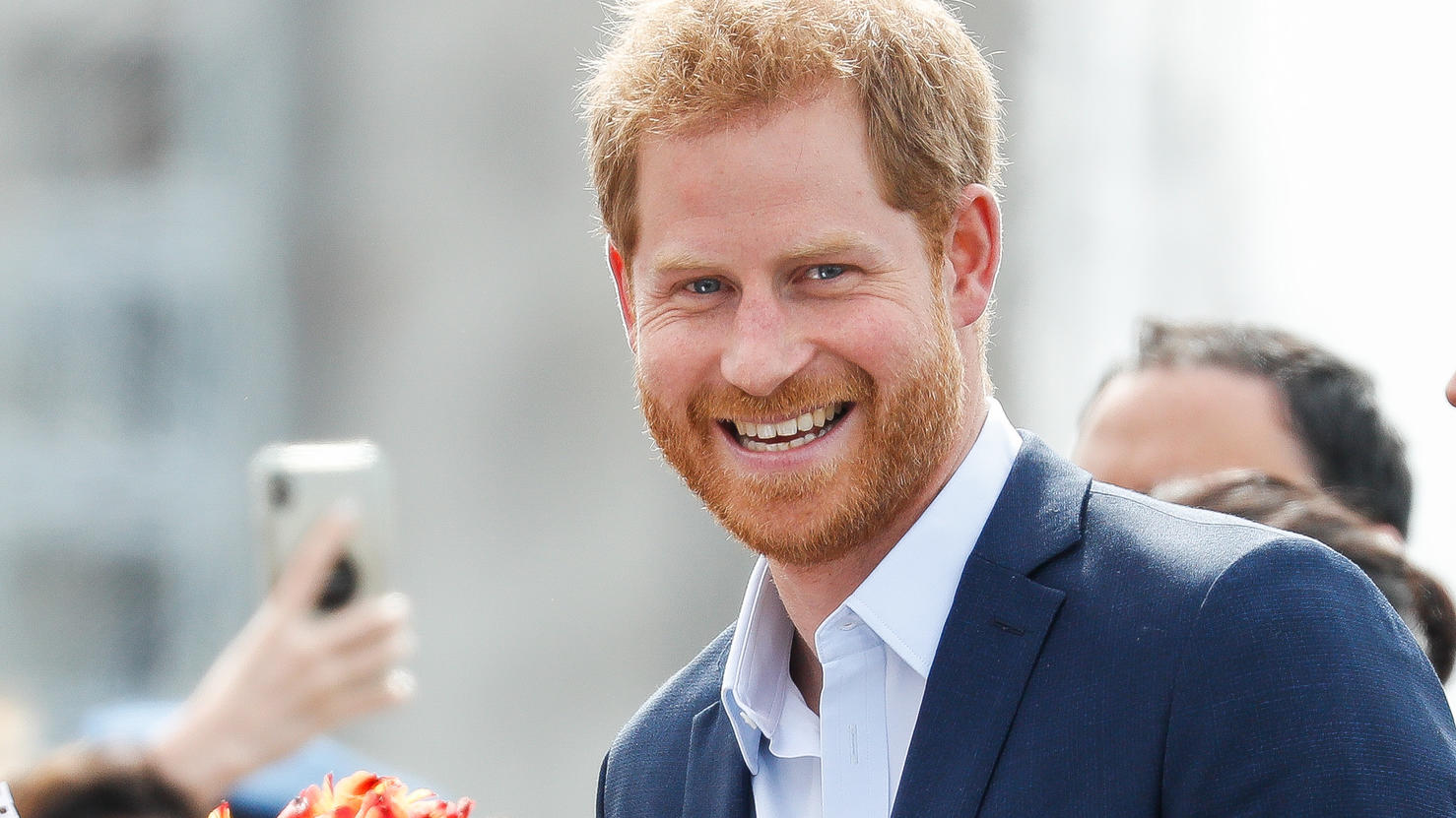 Prinz Harry sichert sich den Titel "Sexiest Royal Alive" Prinz Harry lacht in die Kamera