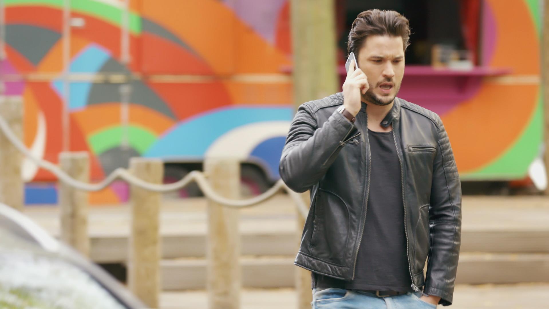 Unter uns: Jakob tappt in Marcs Falle Unter uns: Jakob telefoniert mit Saskia.