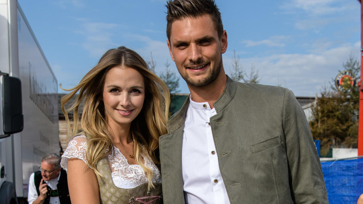 Bayern-Keeper Sven Ulreich und seine Lisa sind erneut Eltern geworden Lisa und Sven Ulreich auf dem Münchner Oktoberfest 2018.