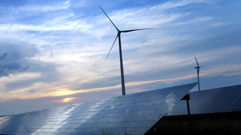Thüringer Fernwasserversorgung darf Stromgeschäft ausbauen Solarzellen und Windräder