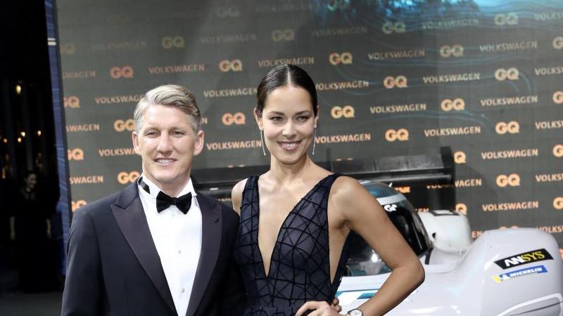 Hübsch gemachte Herren und Damen bei den "Men of the Year" Bastian Schweinsteiger und Ana Ivanovic