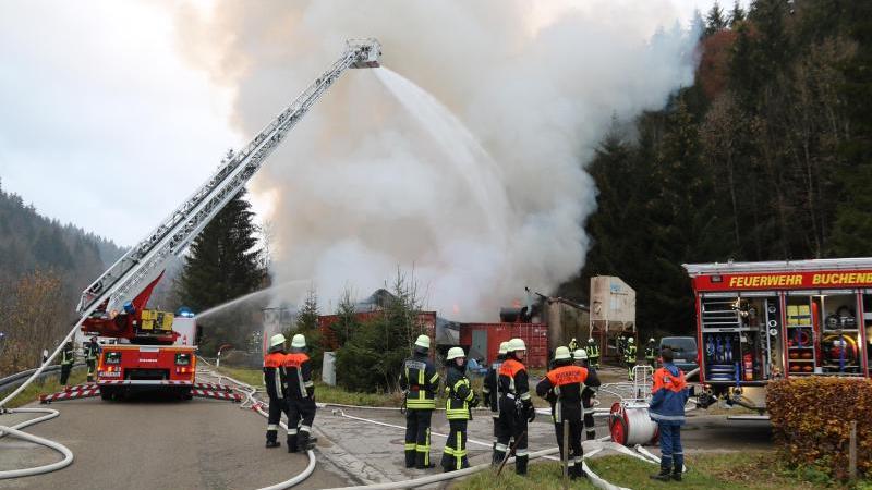 Leiche nach Brand in Halle gefunden: vermutlich Besitzer Leiche nach Brand in Halle gefunden: vermutlich Besitzer