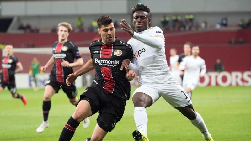 Leverkusen schlägt Zürich und erreicht K.o.-Runde Aleksandar Dragovic und Stephen Pius Odey