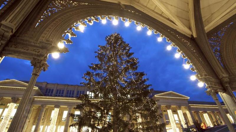 Transportprobleme: Stuttgarter Weihnachtsbaum kommt Mittwoch Stuttgarter Weihnachtsmarkt
