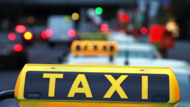 Taxifahrerin ausgeraubt Taxi