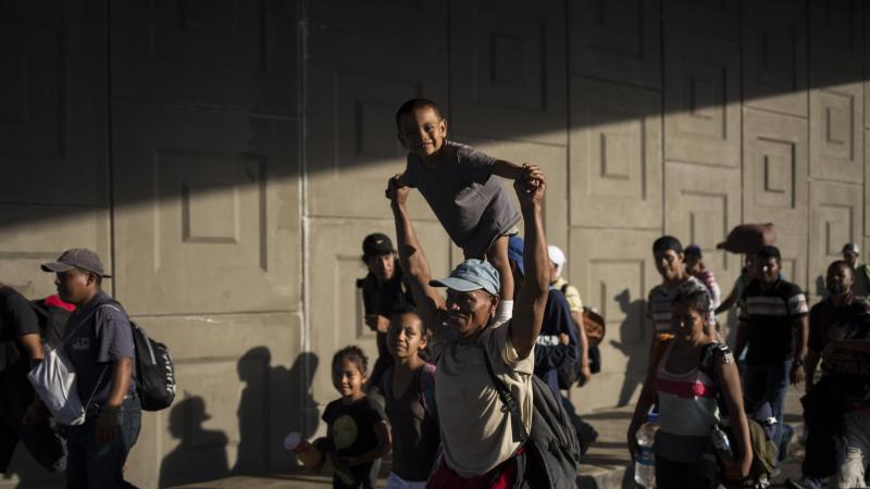 Trump verschärft Regelungen für Asylsuchende an US-Südgrenze Migranten in Mexiko