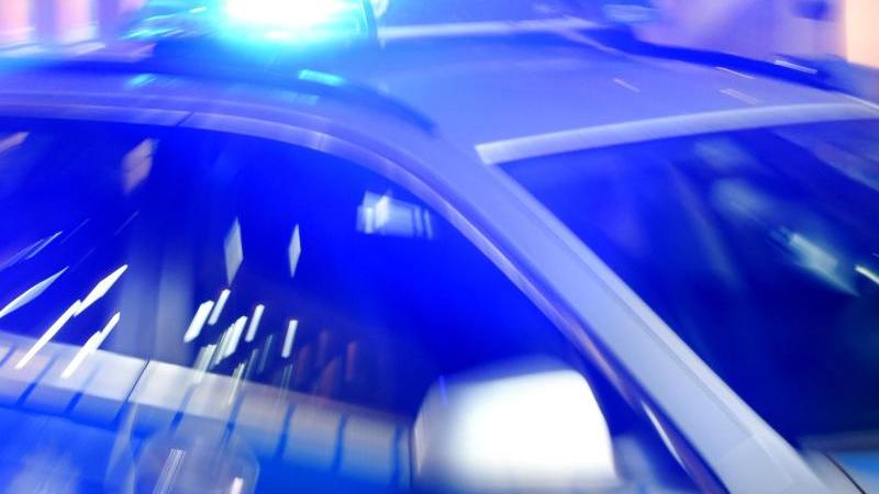 Bewaffnete Räuber überfallen Getränkemarkt Polizei
