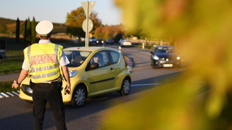 49-Jähriger flüchtet vor Polizeikontrolle: kein Führerschein Polizeikontrolle