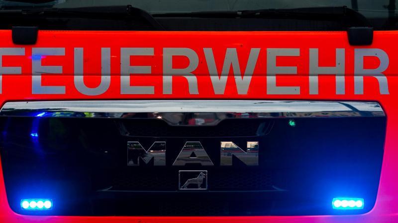 250 000 Euro Schaden nach Brand in Tankstellen-Shop Einsatzwagen der Feuerwehr