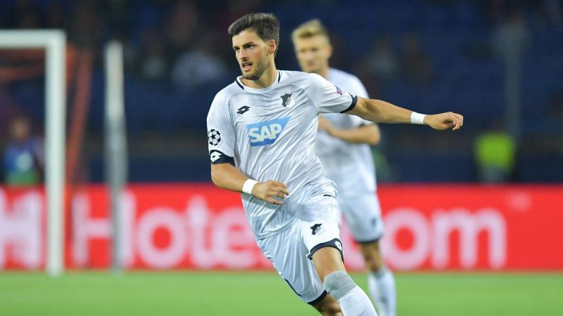 Hoffenheim muss mehrere Wochen auf Grillitsch verzichten Hoffenheims Florian Grillitsch spielt den Ball