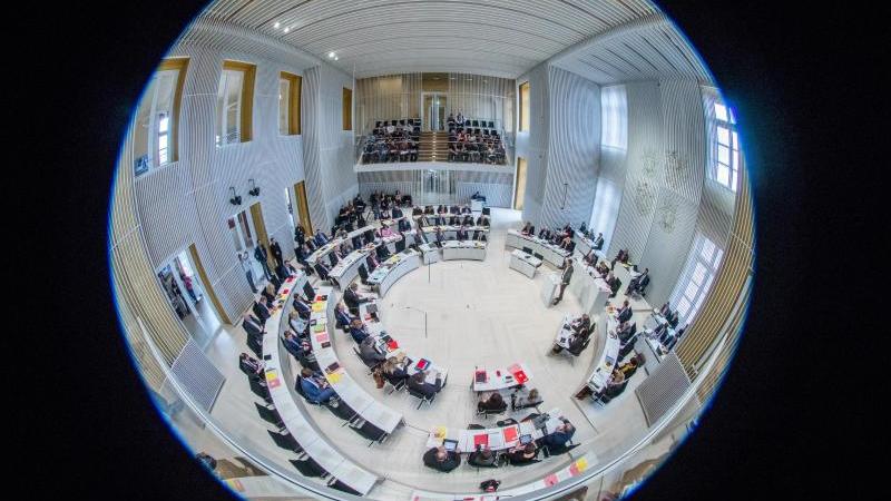Nachtragsetat: Nicht nur Kommunalverbände sind unzufrieden Landtag von Mecklenburg-Vorpommern