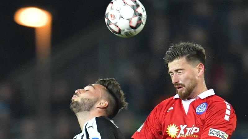 Sandhausen weiter heimschwach: Nur 0:0 gegen Duisburg Kopfballduell