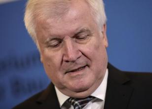 Nach der Rücktrittsankündigung von CSU-Chef Horst Seehofer fordern die Grün... weiterlesen