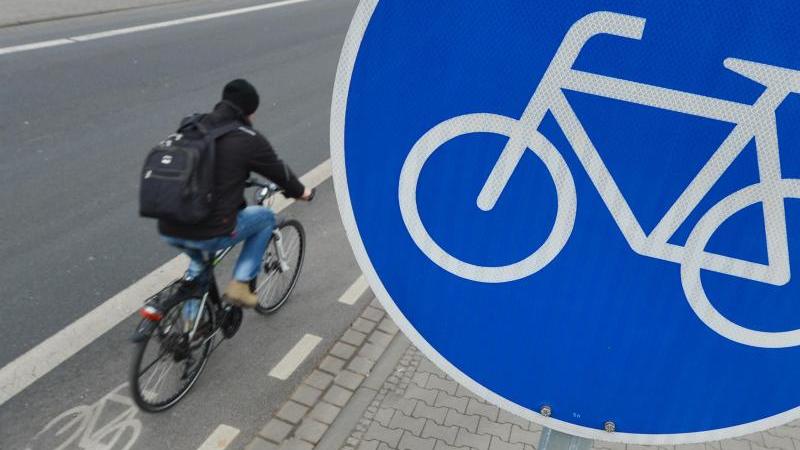 Kassel prüft Radentscheid: Frankfurter warten auf Gutachten Radweg