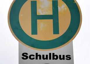 Ein sechs Jahre alter Junge ist rund dreieinhalb Stunden lang in einem Schu... weiterlesen