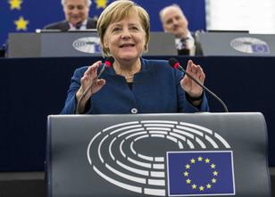 Bundeskanzlerin Merkel hat sich für eine europäischen Armee ausgesprochen. Merkel Rede im Europaparlament