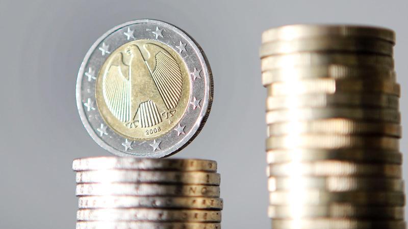 Klagewelle: Kassen fordern Geld von Klinikbetreibern zurück Euro-Münzen
