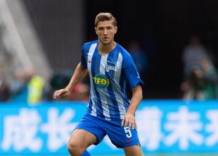 Niklas Stark vom Berliner Fußball-Bundesligisten Hertha BSC muss nach Mitte... weiterlesen