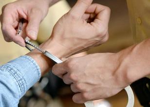 Ein 18-Jähriger hat bei einer vorläufigen Festnahme in Pößneck (Saale-Orla-... weiterlesen