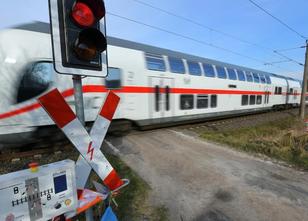 Mehr als zwei Jahre nach einem Kabelschaden durch Mäusefraß wird ein Bahnüb... weiterlesen