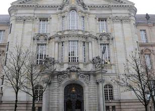 Ein Jahr nach dem Fund von mehr als 20 Pistolen und Gewehren sowie über 20.... weiterlesen