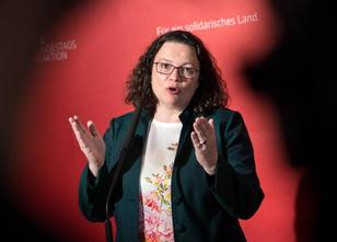 Geburtstagsfeier in schwierigen Zeiten: SPD-Bundeschefin Andrea Nahles ist ... weiterlesen