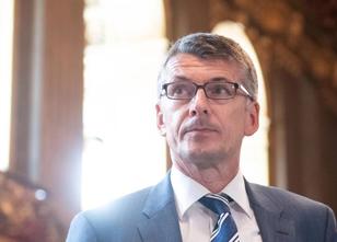 Hamburgs Polizeipräsident Ralf Martin Meyer lässt sich heute über die Arbei... weiterlesen