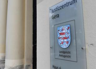 Ein Prozess gegen drei Angeklagte, die in Ostthüringen eine Reihe von Gelda... weiterlesen